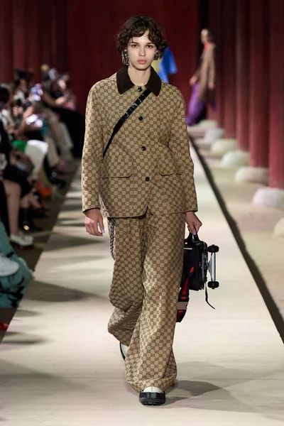 Look 25